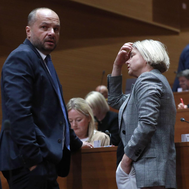 Siniša Hajdaš Dončić, Sandra Benčić
