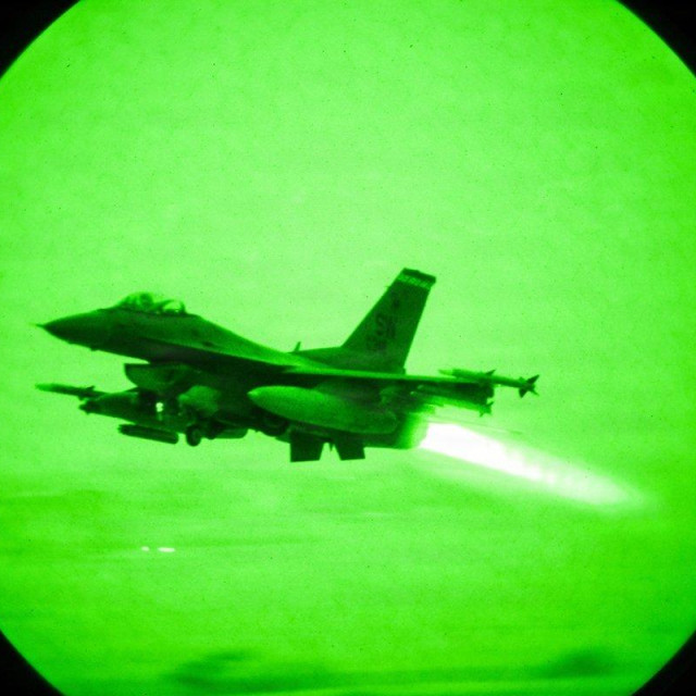 Američki F-16 polijeće iz baze na Bliskom istoku