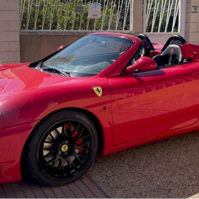 Lažni Ferrari 360 Modena Spider