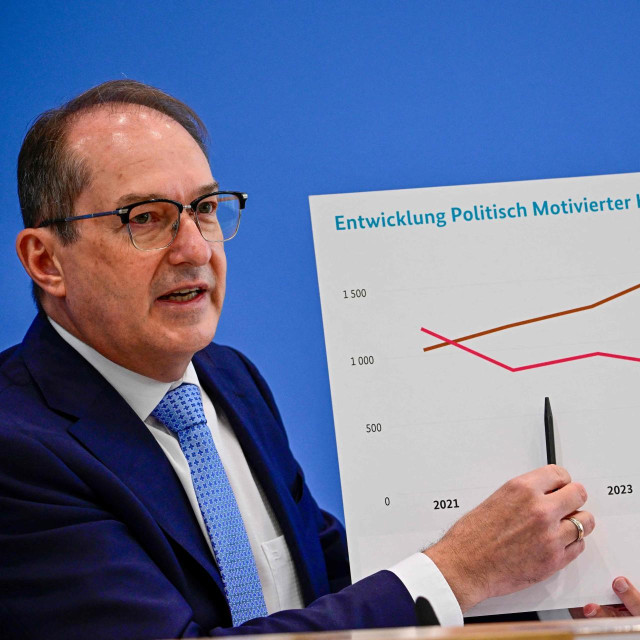 Njemački ministar unutarnjih poslova Alexander Dobrindt govori na konferenciji za medije o politički motiviranom kriminalu, održanoj 9. lipnja 2026. godine u Berlinu