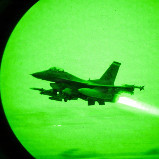 Američki F-16 polijeće iz baze na Bliskom istoku