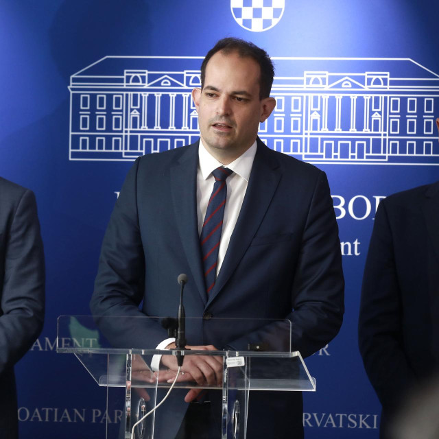 Nikola Mažar, Ivan Malenica, Krunoslav Katičić

 
