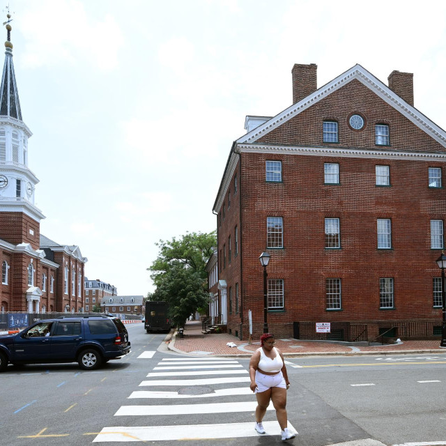 Gadsby‘s Tavern, restoran iz 1785 godine u kojeg su zalazili ‘founding fathers‘, tj. povijesne ličnosti zasluzne za osnivanje SAD-a poput Georgea Washingtona