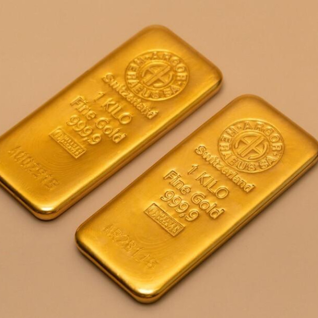 39093930