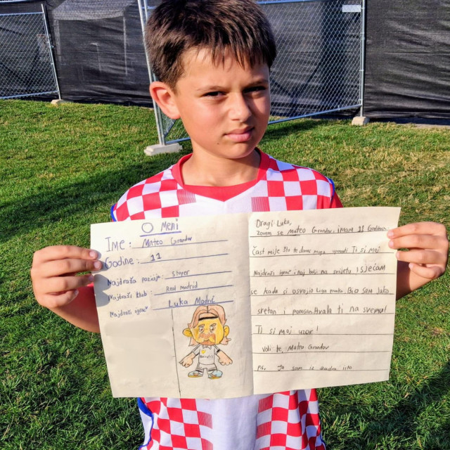 11-godišnji Mateo Grandino s pismom Luki Modriću