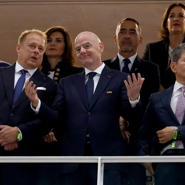 Gianni Infantino u društvu predsjednika češkog i južnokorejskog nogometnog saveza