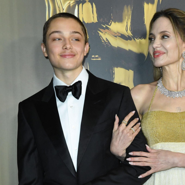 Knox i Angelina Jolie