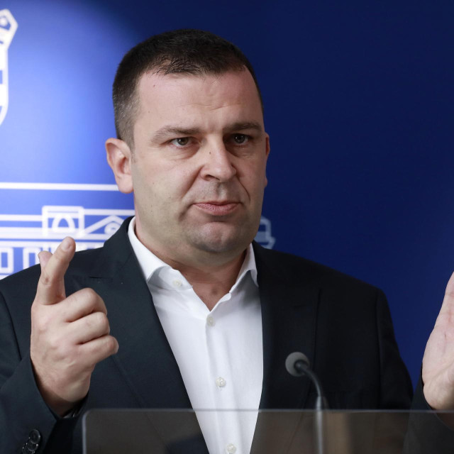 Dario Hrebak

 