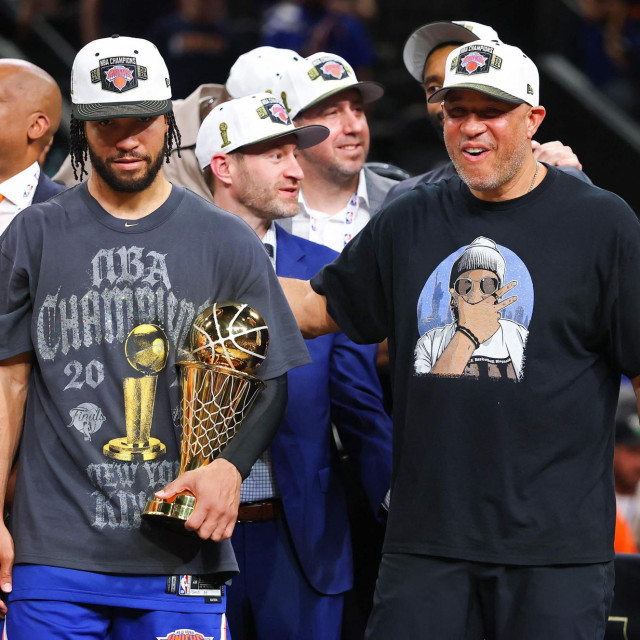 Jalen Brunson s ocem Rickom, pomoćnikm trenerom Knicksa, u najvećem trenutku svoje karijere