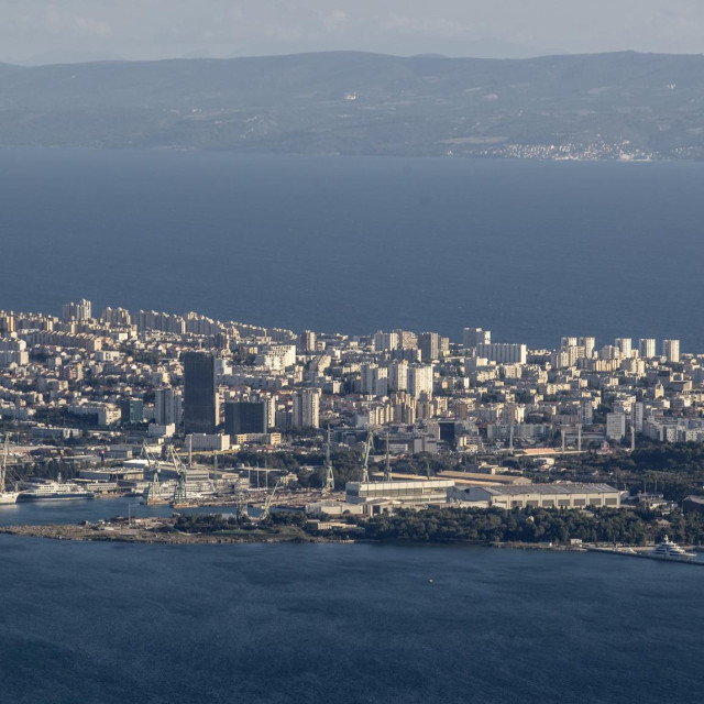 Pogled na Split i Kaštela s Kozjaka