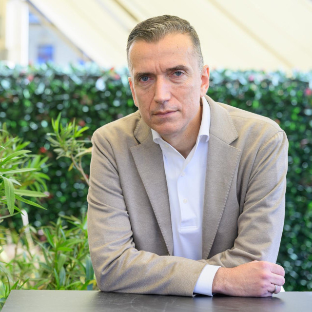 Milijan Ždrale, EBRD-ov direktor za srednju Europu 