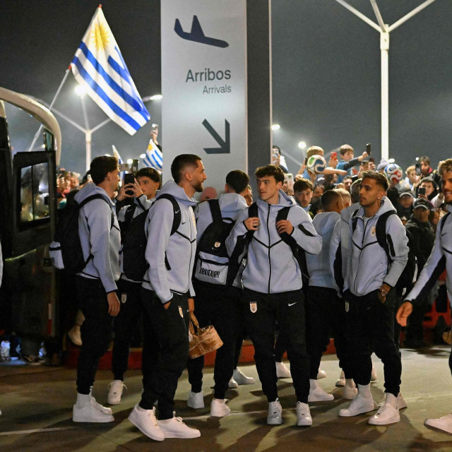 Nogometaši Urugvaja na aerodromu