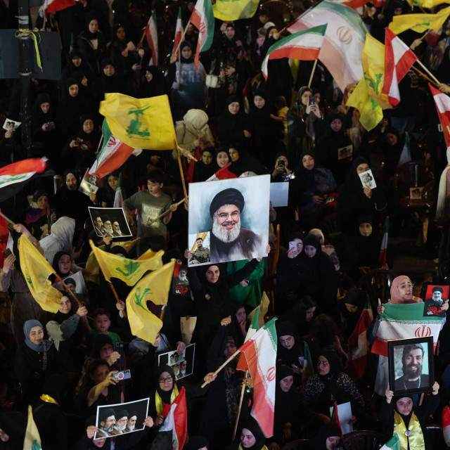 Iranska poluslužbena agencija Mehr tvrdi da će Teheranu prije početka pregovora biti oslobođeno 12 milijardi dolara te da SAD mora predstaviti planove za obnovu Irana vrijedne najmanje 300 milijardi dolara
