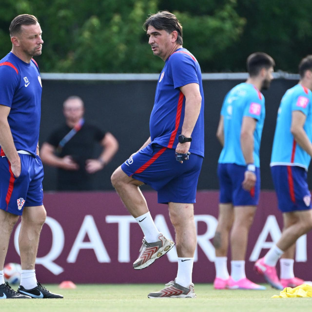 Izbornik Zlatko Dalić i pomoćnik Ivica Olić prilikom treninga Vatrenih