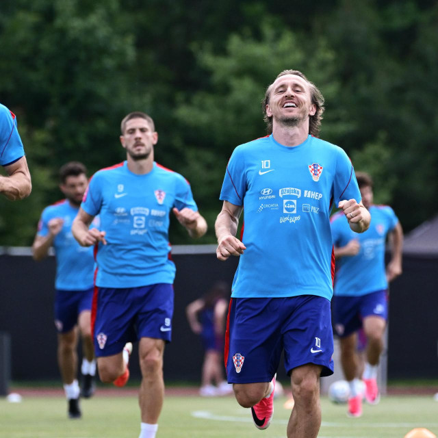  Petar Sučić i Luka Modrić na treningu hrvatske reprezentacije