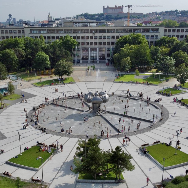 Novouređeni Trg slobode bio je zapušten desetljećima, a sada je postao jedna od centralnih točaka sastanaka