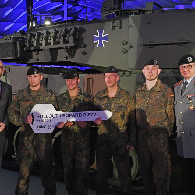 Arhivska snimka, danski i njemački predstavnici i tenk Leopard 2