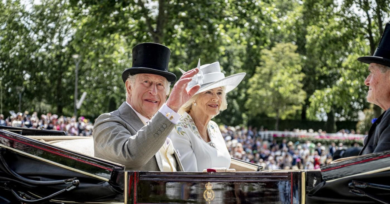 Konji, moda, poljupci i smijeh - Kralj Charles i nećakinja Zara Tindall nisu marili za protokol na prvom danu Royal Ascota