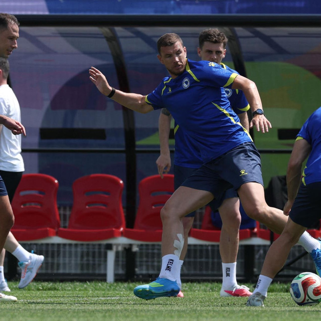Edin Džeko cijelo vrijeme participira na treninzima BiH