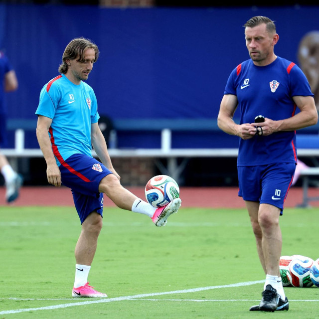 Luka Modrić i Ivica Olić na treningu u Dallasu
