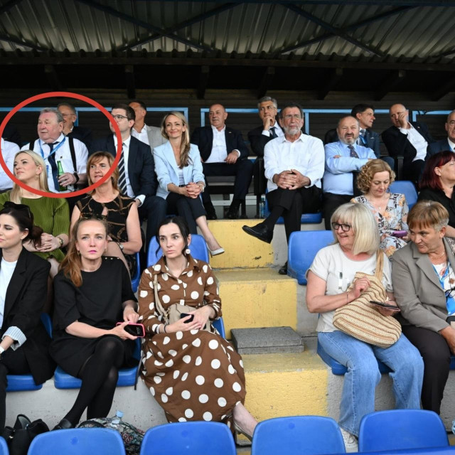Vladimir Šeks na tribini stadiona na Jarunu