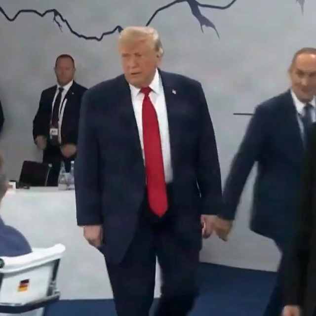 Ulazak Donalda Trumpa na sastanak
 