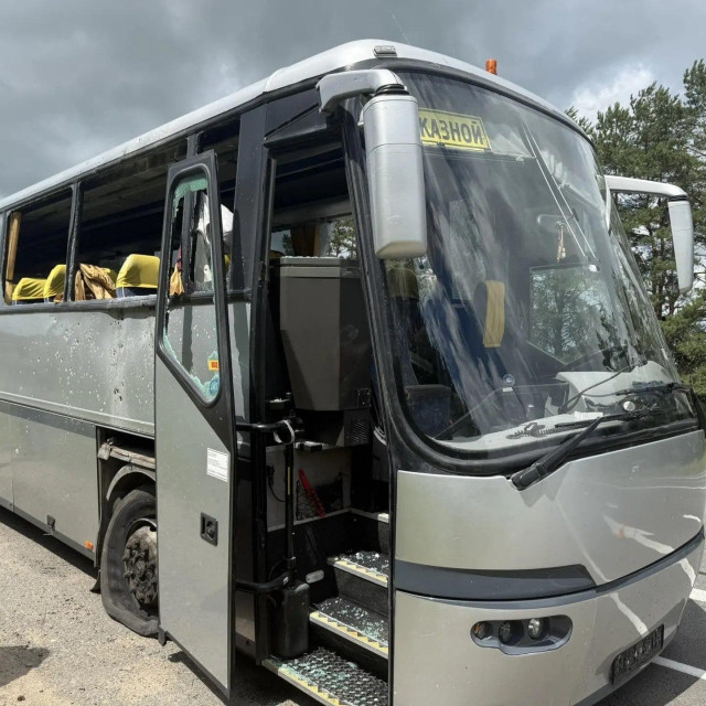 Rusija optužuje Ukrajinu za napad na autobus s učenicima, Kijev poriče