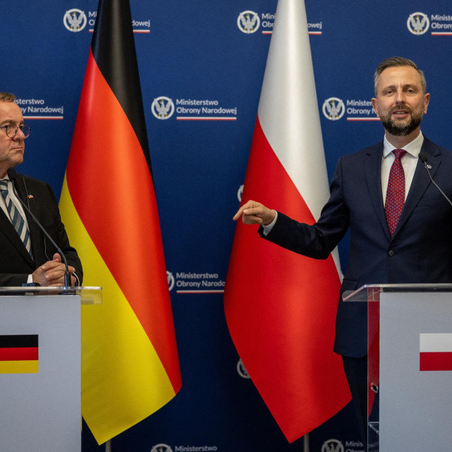 Poland‘s Deputy Prime Minister and Defence Minister Wladyslaw Kosiniak-Kamysz (R) and Germany‘s Defence Minister Boris Pistorius (L) address a joint press conference after signing a defence agreement between Poland and Germany at the Defence Ministry building in Warsaw, Poland, on June 17, 2026. (Photo by Wojtek RADWANSKI/AFP)