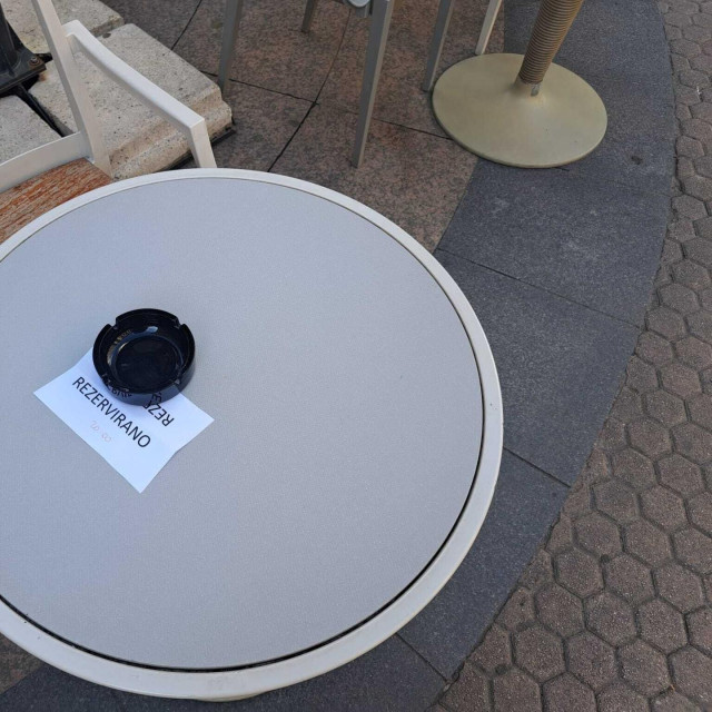 Stolovi u kafićima u Zagrebu