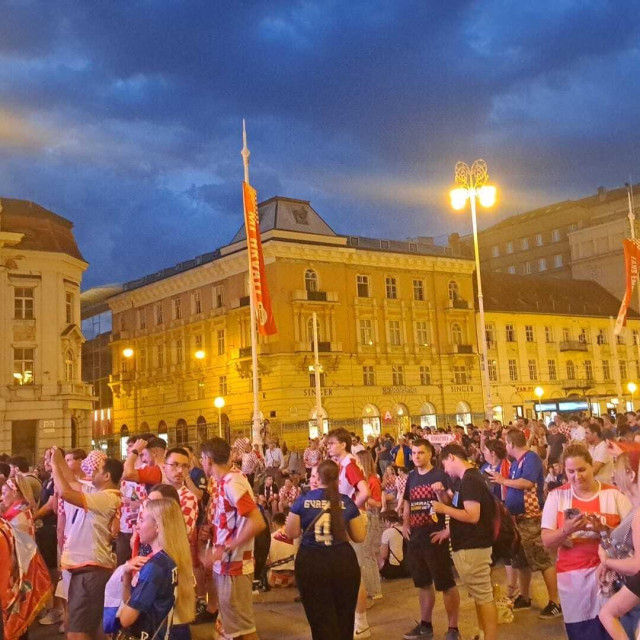 Navijači Hrvatske na Trgu bana Josipa Jelačića