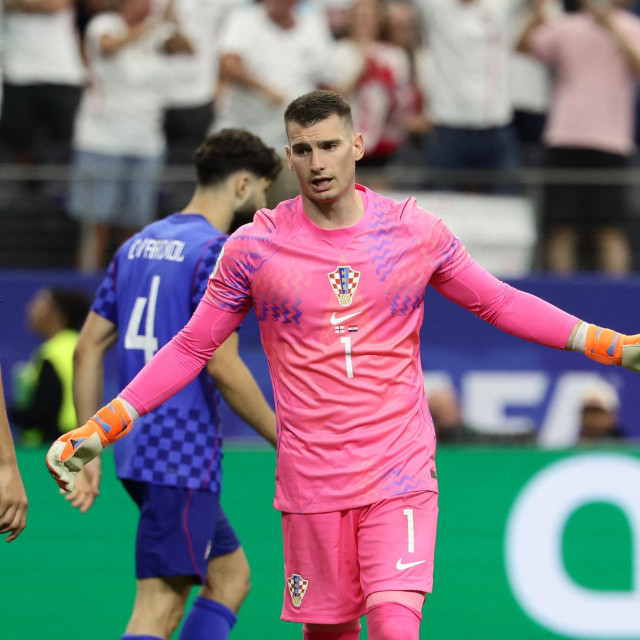 Dominik Livaković i suigrači