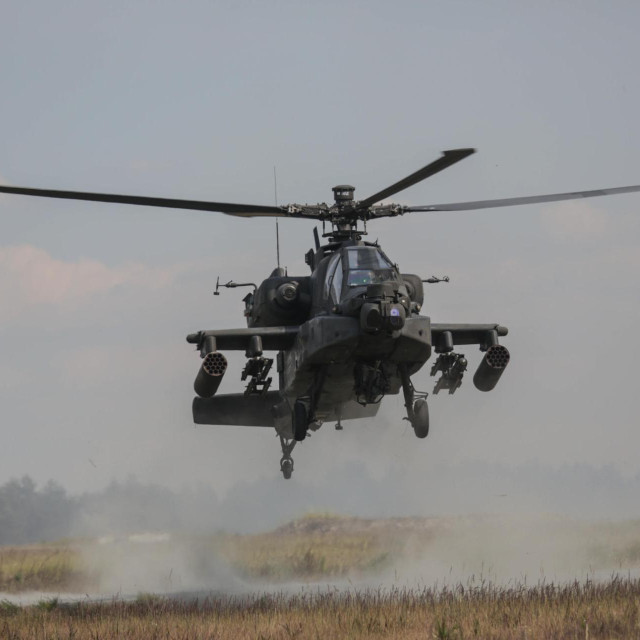 Američki helikopter AH-64D Apache Longbow