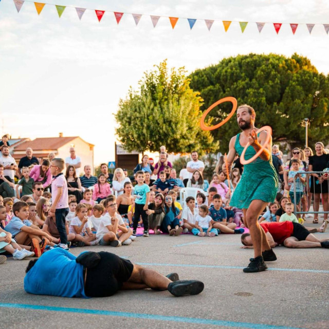 Izvedba predstave CIE LPM održane u sklopu Festivala uličnog čarobnjaka