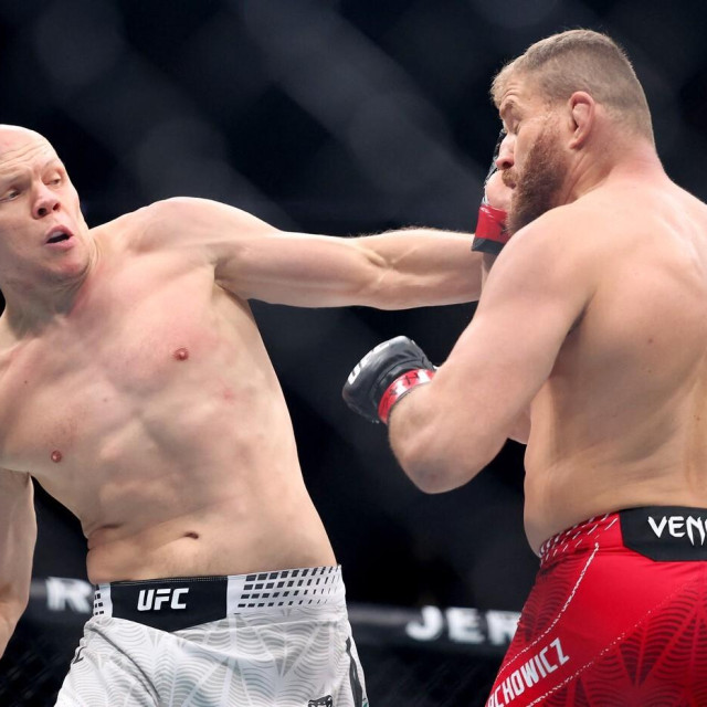Bogdan Guskov (lijevo) vs. Jan Blachowicz (desno)