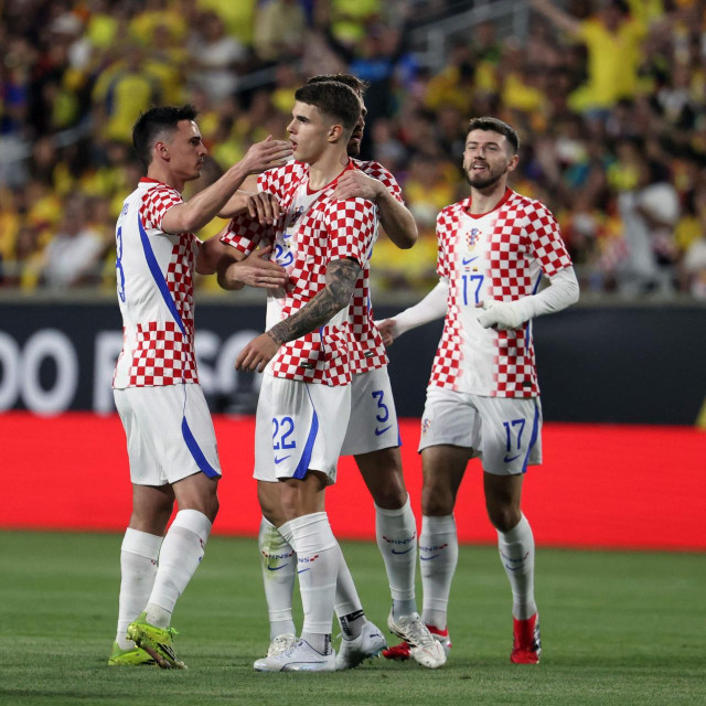 Luka Vuškvić i suigrači