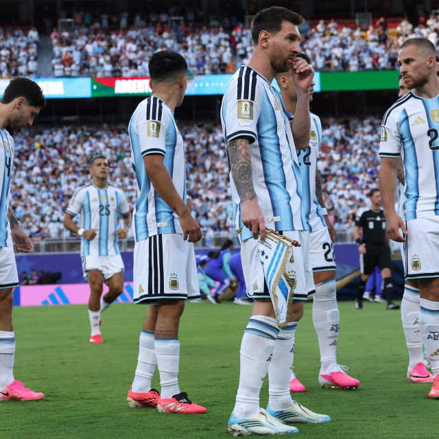 Lionel Messi i argentinski mu suigrači