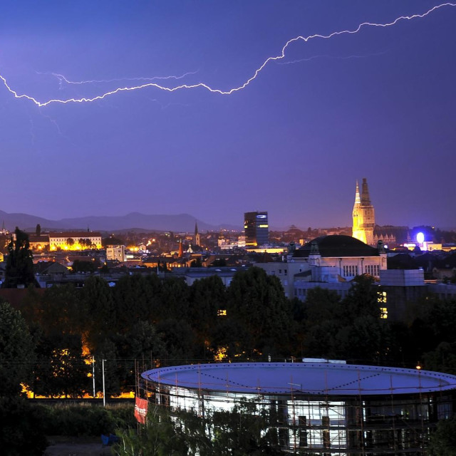 Munje iznad  Zagreba, ilustracija