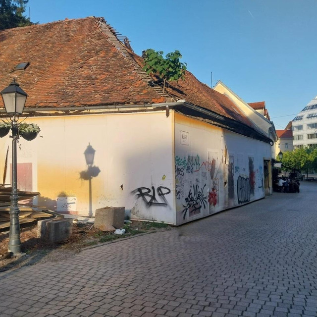 Uklanjanje terase poznate slastičarnice Amélie u Staroj Vlaškoj, u nedjelju