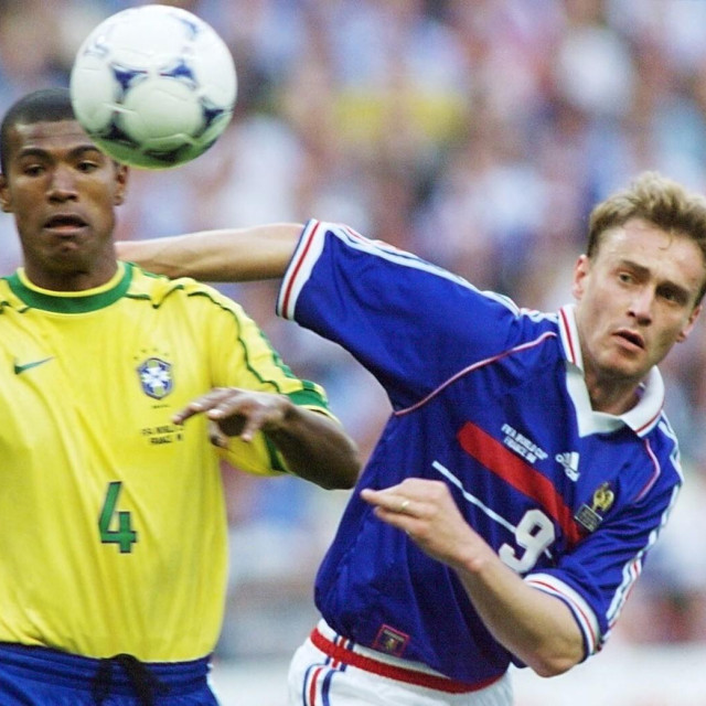 Junior Baiano i Stéphane Guivarc‘h u borbi za loptu

Finale Svjetskog prvenstva 1998. 