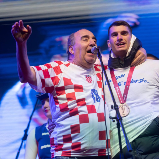 Mladen Grdović i Dominik Livaković na dočeku Vatrenih 2022. godine