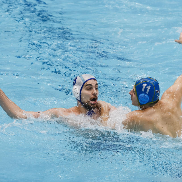 Franko Lazić (s loptom, Mladost) i Loren Fatović (Jadran)
