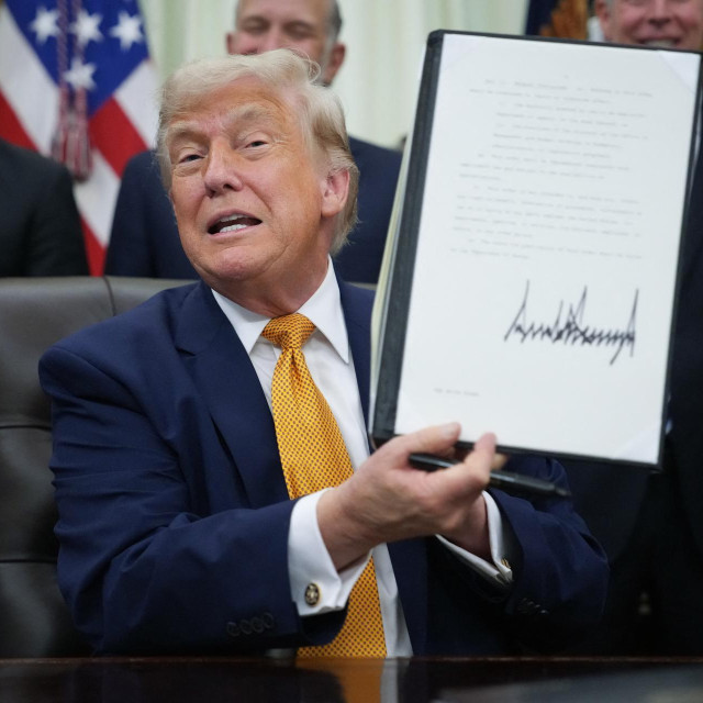 Donald Trump potpisuje izvršnu naredbu koja se tiče kvantnih računala