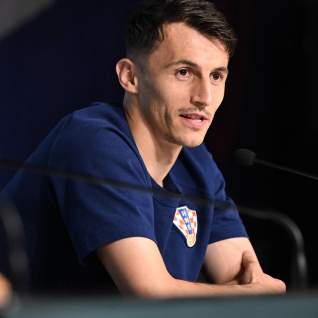 Neuruppin, Njemacka, 120624.
Konferencija za medije hrvatske reprezentacije uoci Europskog nogometnog prvenstva 2024 u Njemackoj.
Na fotografiji: Ante Budimir.