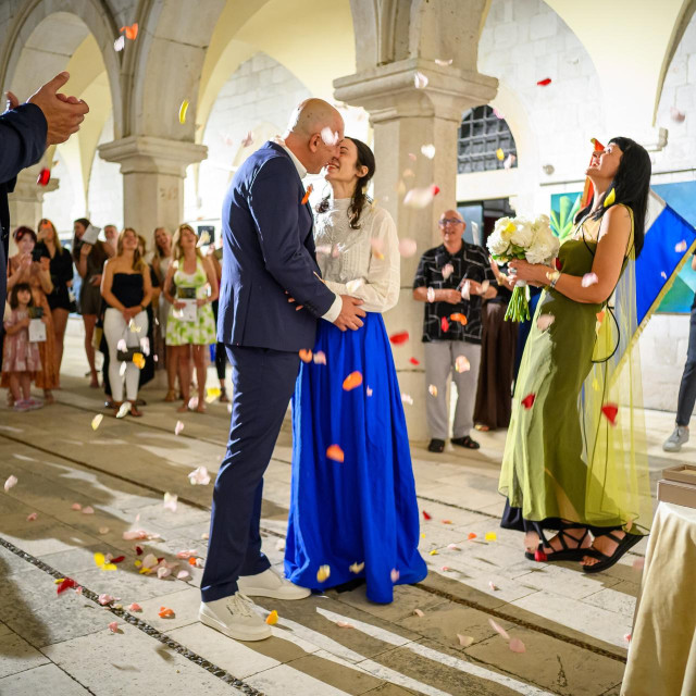 Po odjeći okupljenih dalo se naslutiti da se nešto sprema