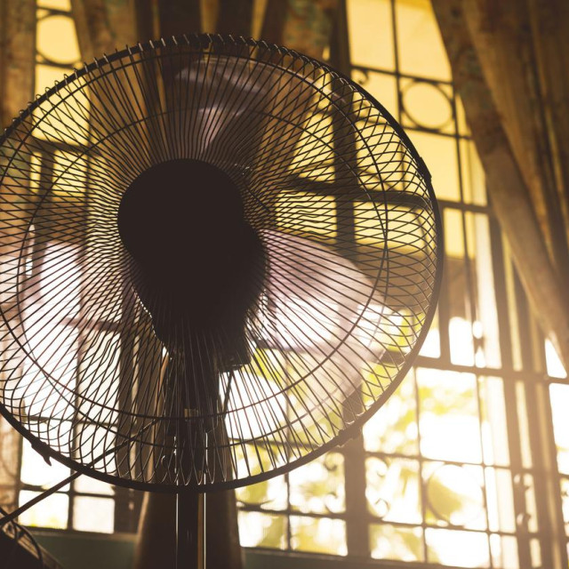 Kada se spavaće sobe tijekom sparnih i vlažnih noći pretvore u zagušljive prostore, samo otvaranje prozora ili korištenje ventilatora često nije dovoljno