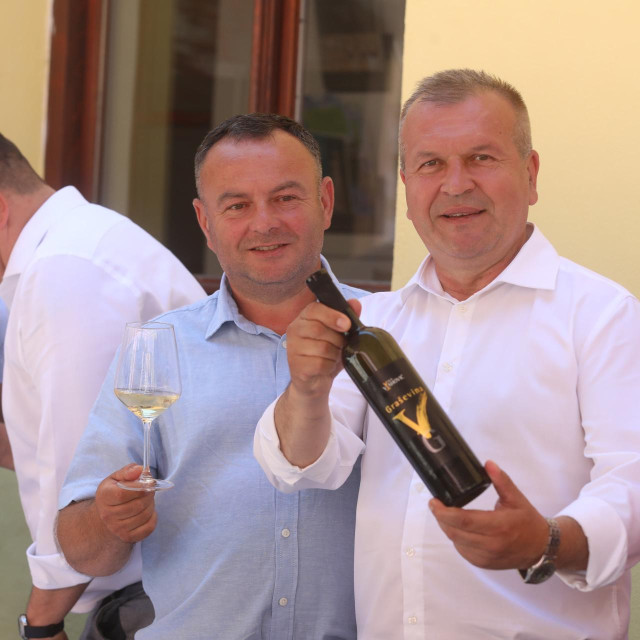Anđelko Stričak i vlasnik vinarije Vlahović