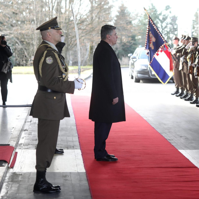 Svečano postrojavanje Počasnu bojnu