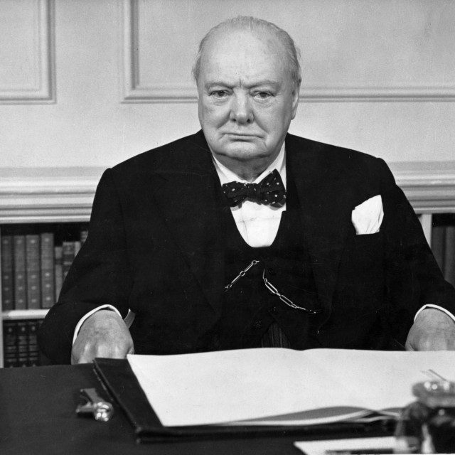 Sir Winston Churchill u svom kabinetu, 1954.
