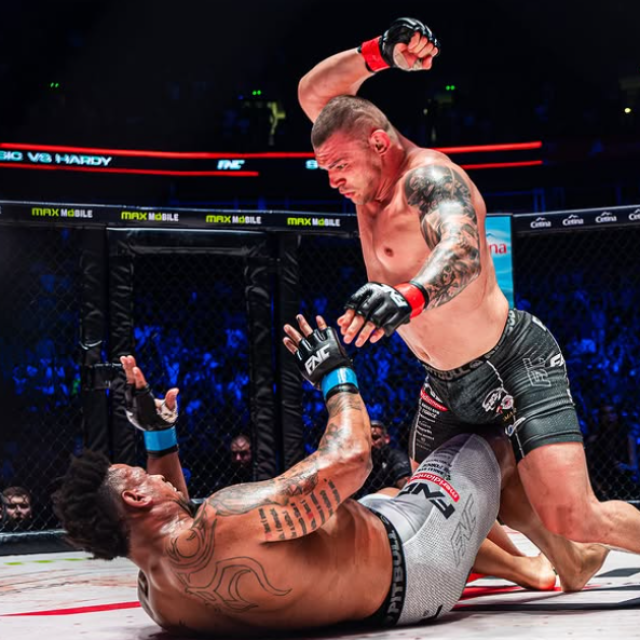 Darko Stošić (gornji) i Greg Hardy (donji)