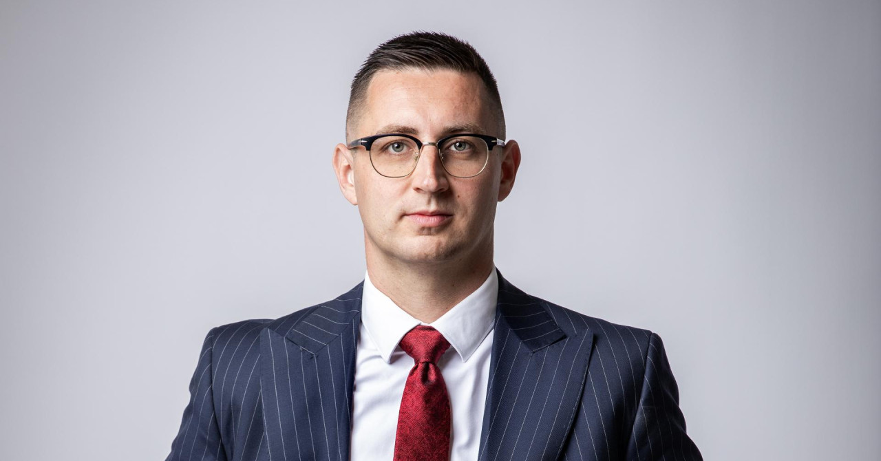 Dok milijuni prate svoje nogometne idole, on radi ono što se ne vidi: Stipo Dubravac čuva mir i štiti sportske zvijezde